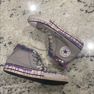 Hi-top Converse size 2